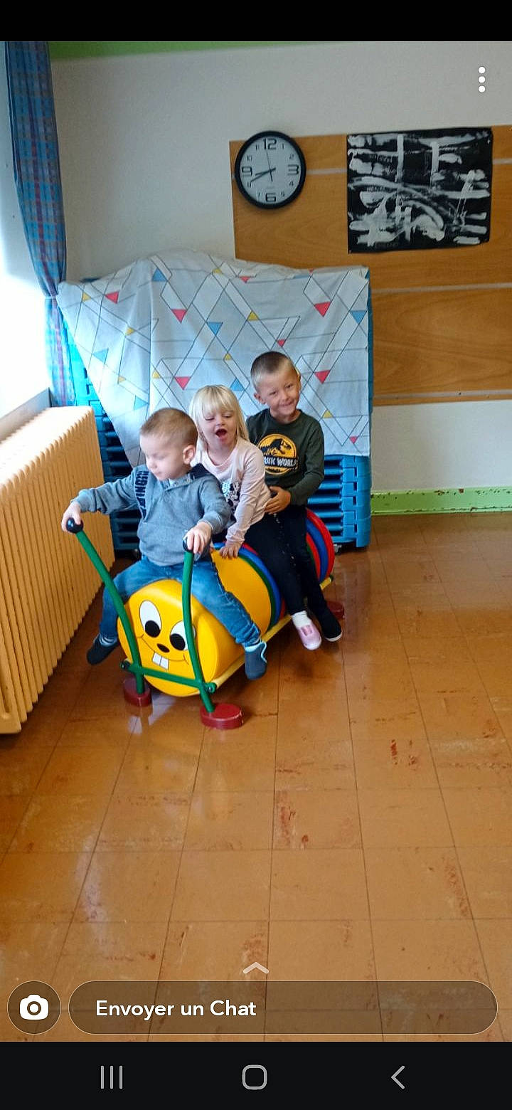 Stacey a rejoint le concours — aidez-le/la à gagner de superbes lots ! baby_products, child, floor, flooring, joy, person, play, product, toddler