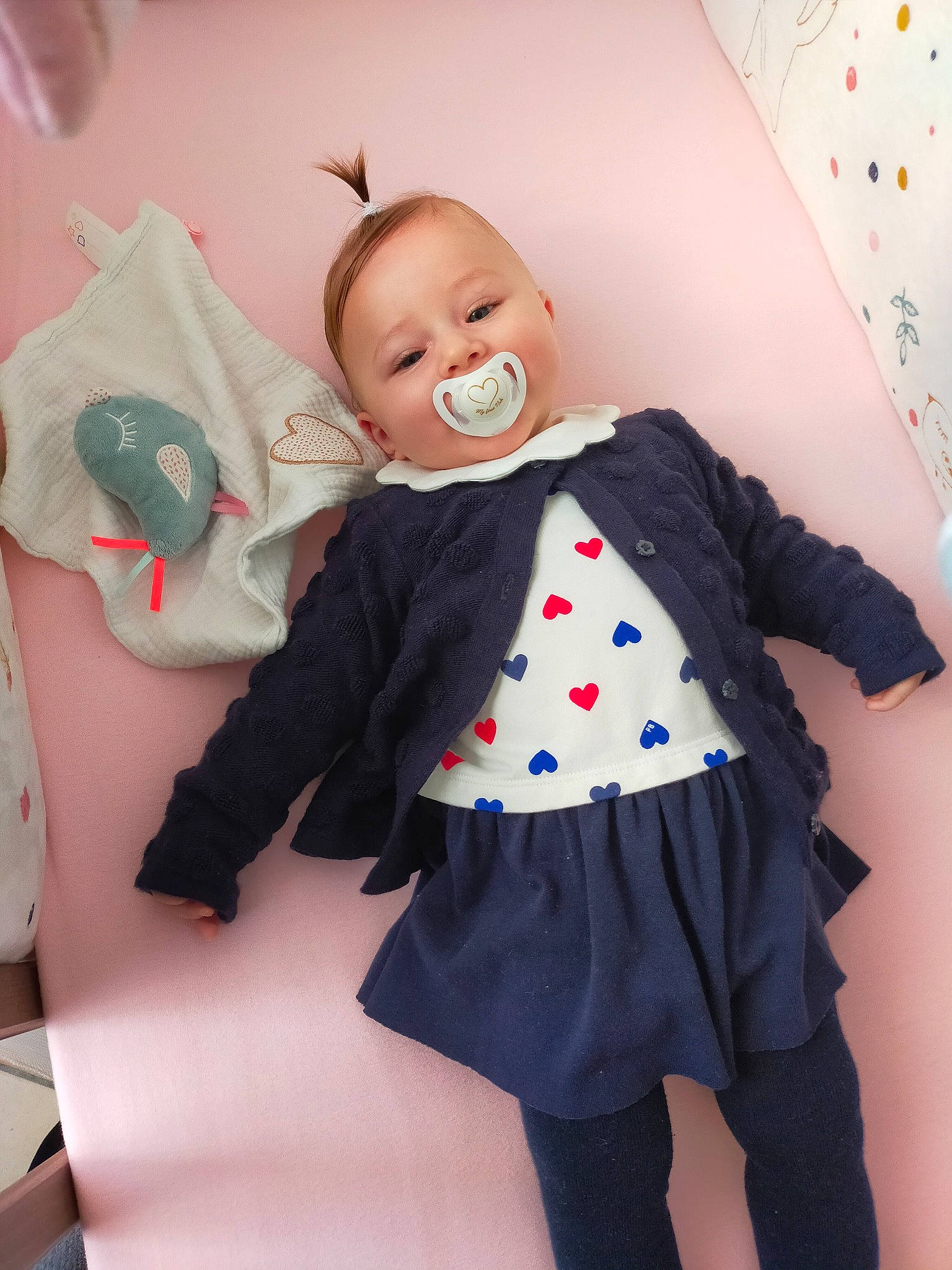 Elena a rejoint le concours — aidez-le/la à gagner de superbes lots ! baby_products, baby_toddler_clothing, child, collar, doll, dress_shirt, facial_expression, formal_wear, hairstyle, happy, linens, pattern, person, pink, sleeve, smile, sugar_cake, textile, toddler, toy