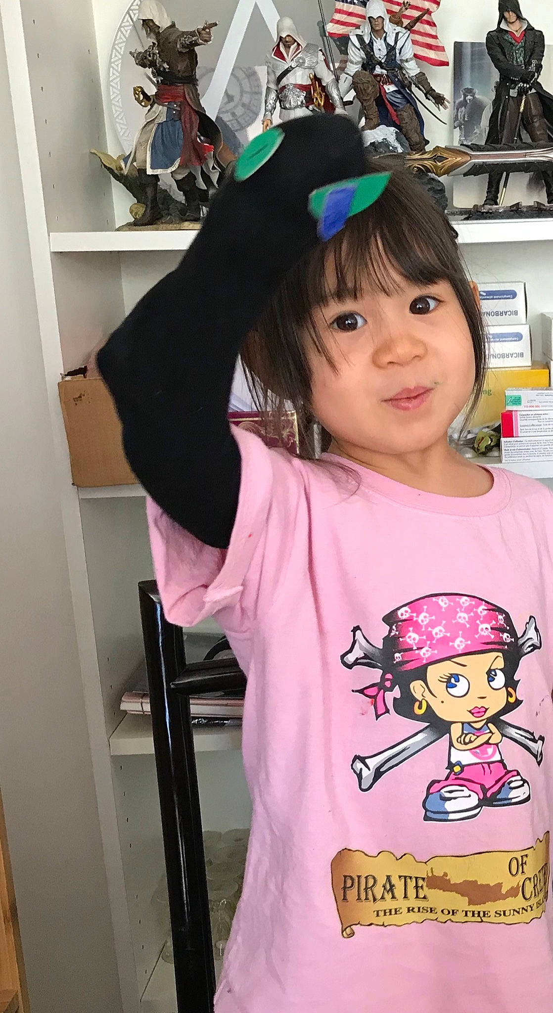 Lee-ann participe au concours pour gagner de l'argent avec cette photo : black_hair, child, person, pink, sleeve, t_shirt, top