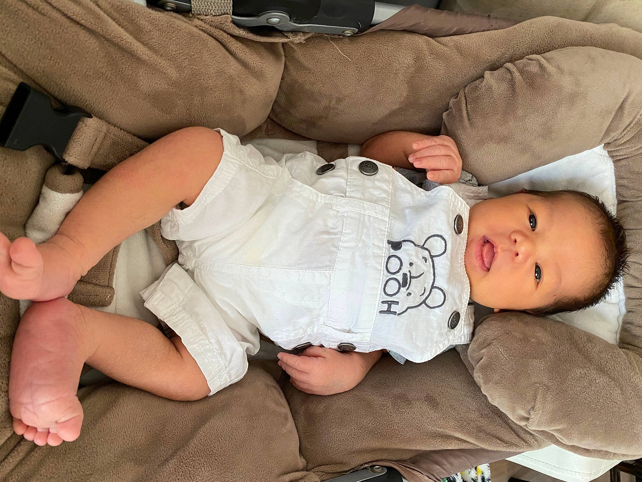 Sohenn a rejoint le concours — aidez-le/la à gagner de superbes lots ! arm, baby, baby_products, baby_sleeping, child, gesture, hand, leg, person, product, toddler