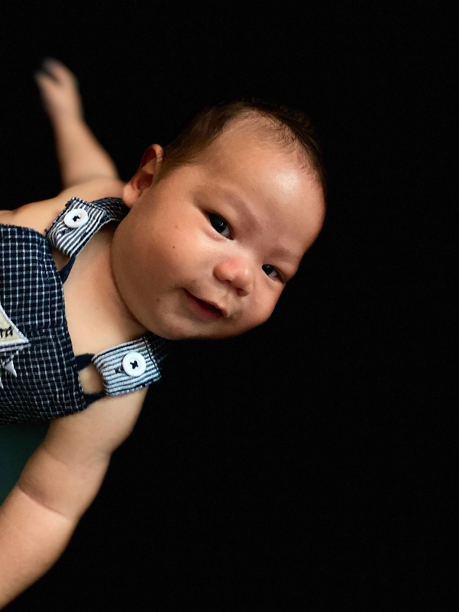 Sohenn a rejoint le concours — aidez-le/la à gagner de superbes lots ! arm, baby, cheek, child, ear, finger, flash_photography, hand, head, nose, person, photography, toddler