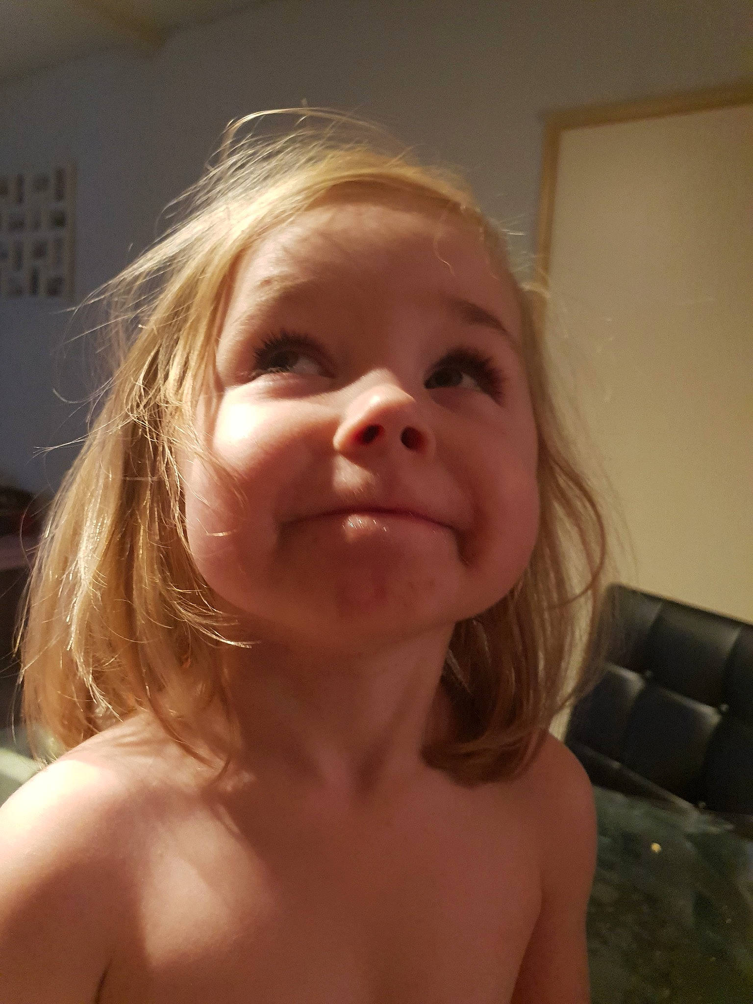 Maelyss a rejoint le concours — aidez-le/la à gagner de superbes lots ! blond, brown_hair, cheek, child, chin, ear, face, forehead, girl, hair, head, human_hair_color, jaw, lip, long_hair, mouth, neck, nose, person, selfie