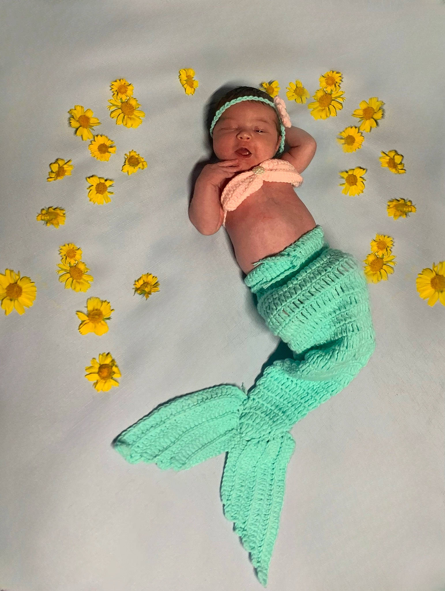 Lara is registered to the contest to win money with this photo: abdomen, arm, baby, baby_toddler_clothing, child, elbow, font, gesture, hand, happy, headwear, human_leg, illustration, linens, pattern, person, sleeve, t_shirt, thigh, toddler