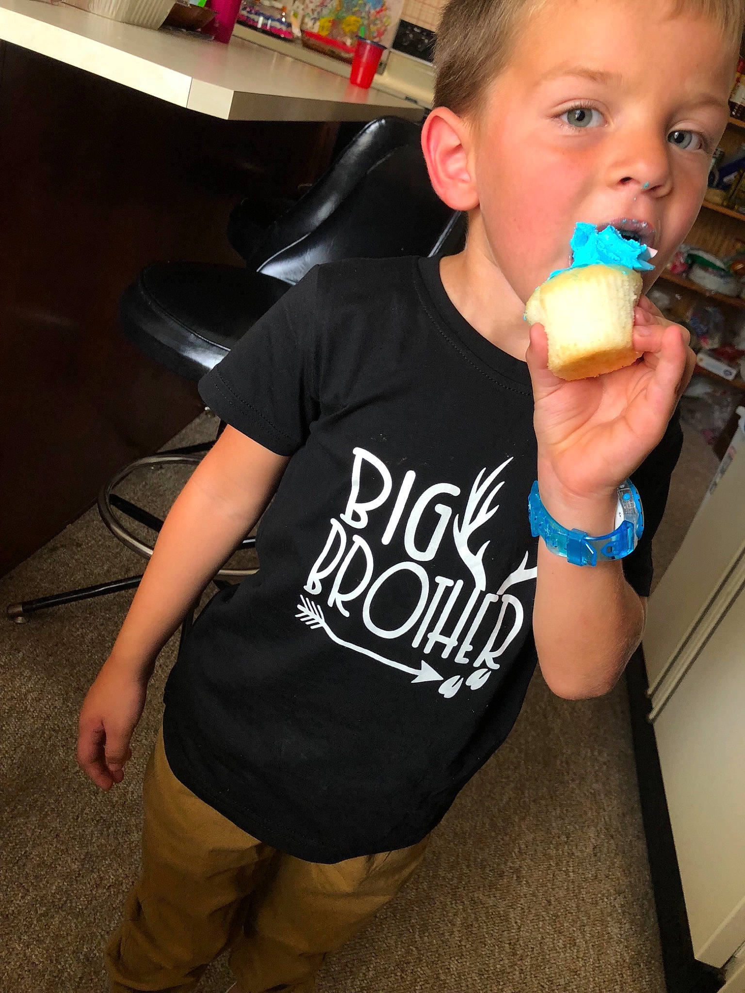 Manuel is registered to the contest to win money with this photo: arm, child, cool, drink, fun, joint, person, product, shoulder, t_shirt, toddler