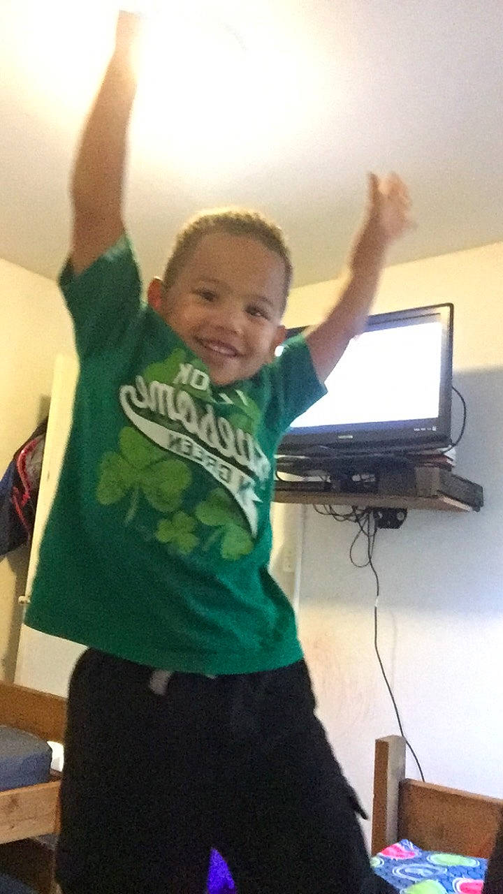 Izayyah is registered to the contest to win money with this photo: arm, child, electronic_device, finger, fun, gadget, gesture, green, joint, joy, person, shoulder, sleeve, standing, t_shirt, technology, thumb