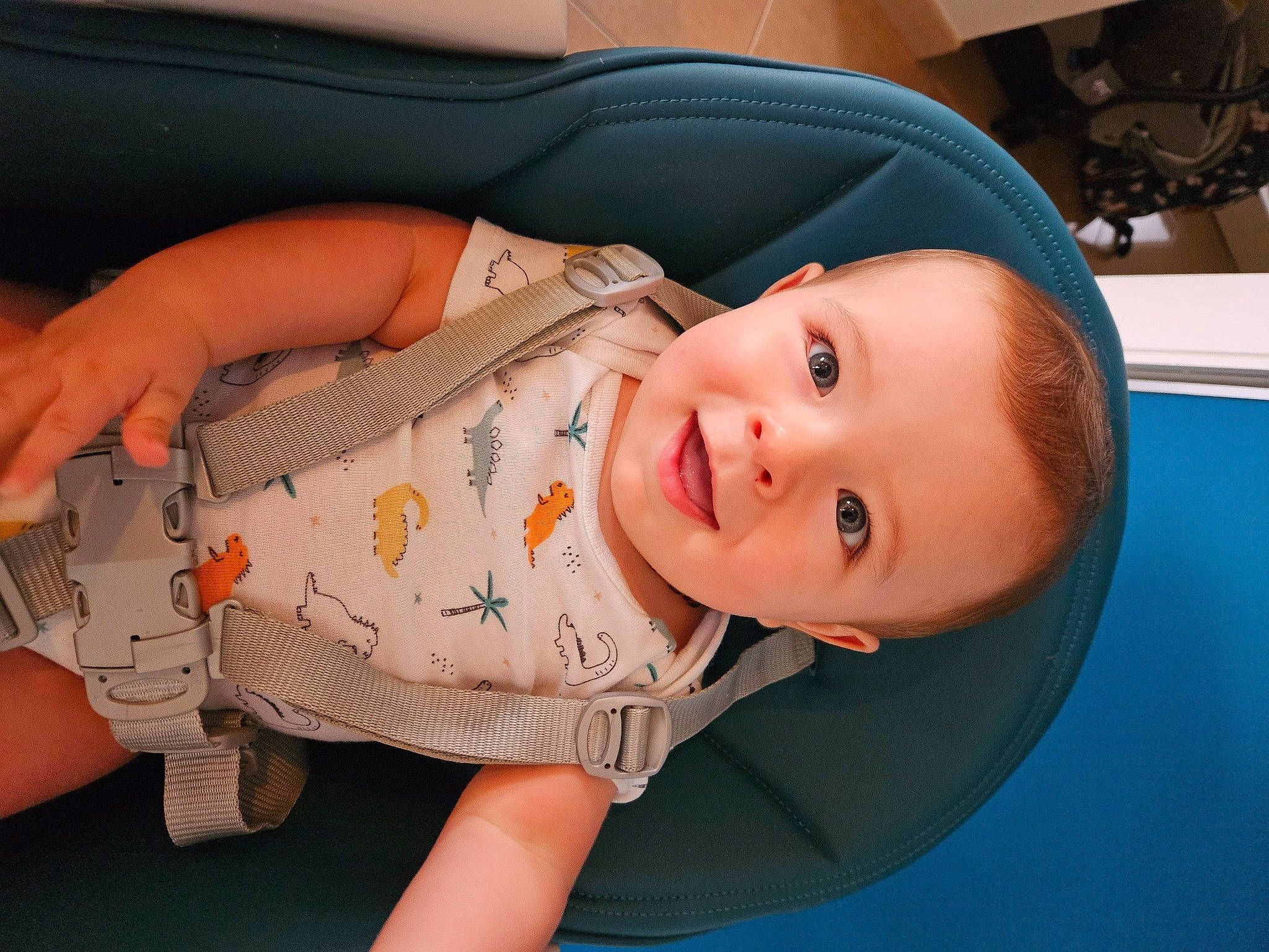 Marceau participe au concours pour gagner de l'argent avec cette photo : baby, baby_products, baby_toddler_clothing, cheek, child, comfort, eye, face, finger, fun, happy, head, iris, lip, mouth, nose, person, skin, smile, thumb