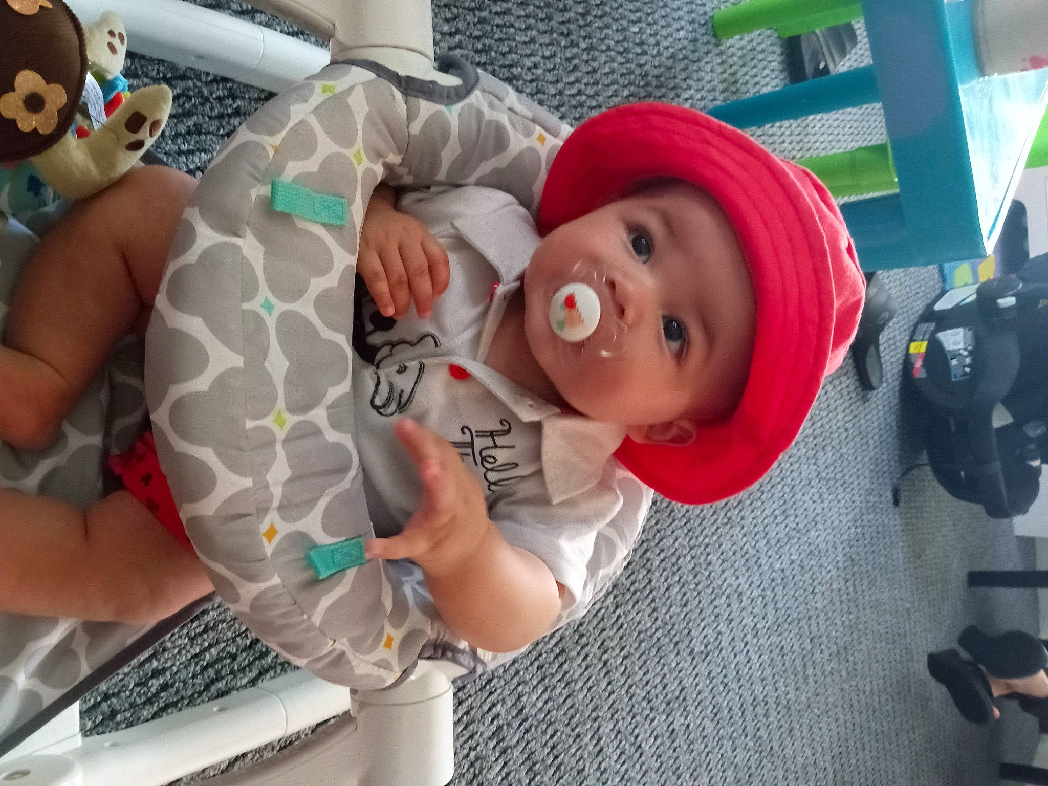 Cassius is registered to the contest to win money with this photo: baby, baby_products, camera, camera_lens, cameras_optics, cap, child, comfort, computer_keyboard, digital_camera, fun, headwear, leisure, linens, mouth, person, reflex_camera, single_lens_reflex_camera, stuffed_toy, toddler