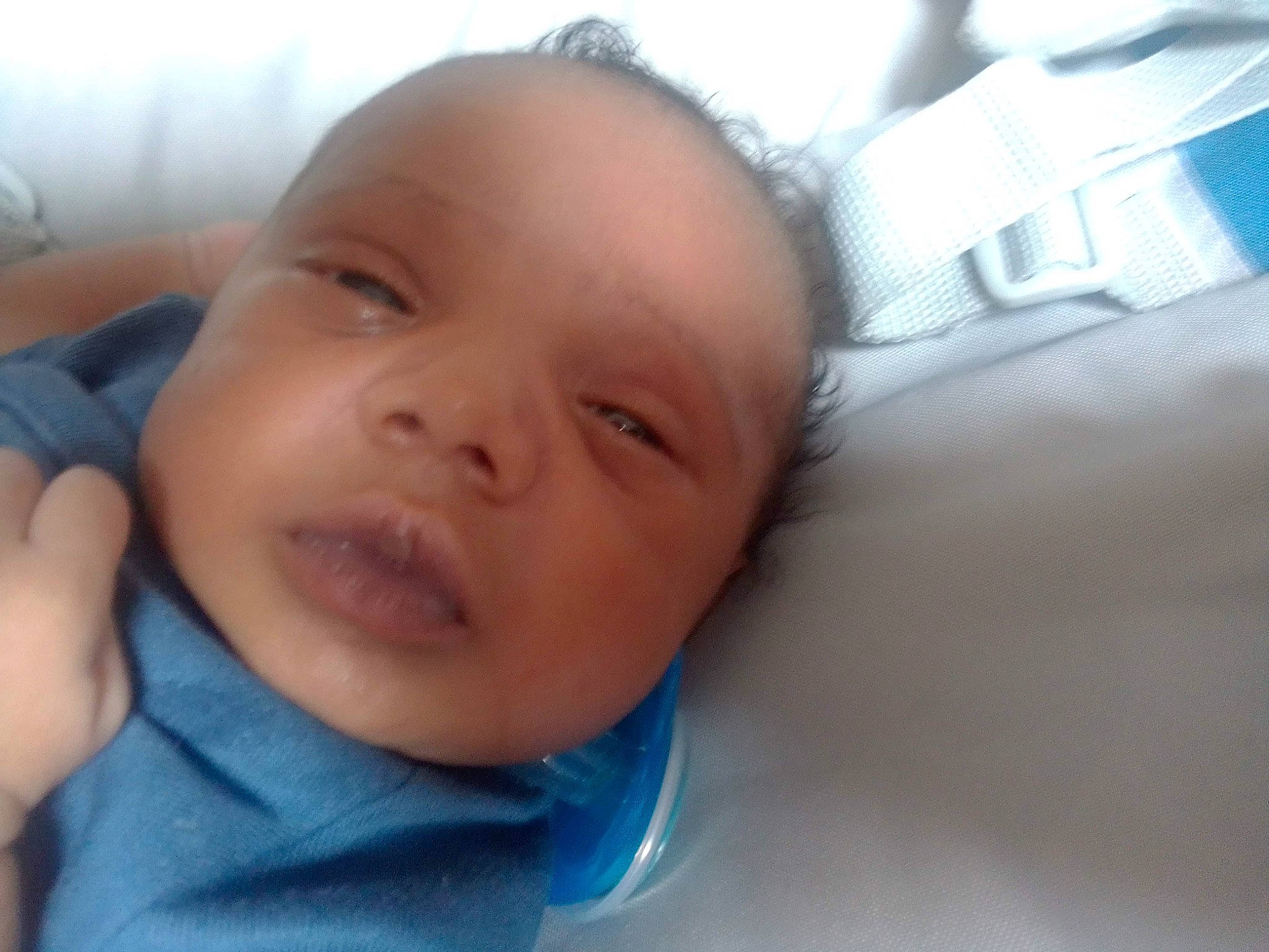 Rohan a rejoint le concours — aidez-le/la à gagner de superbes lots ! baby, cheek, comfort, ear, eye, eyebrow, eyelash, finger, gesture, happy, head, iris, linens, lip, mouth, nose, person, skin, smile, thumb