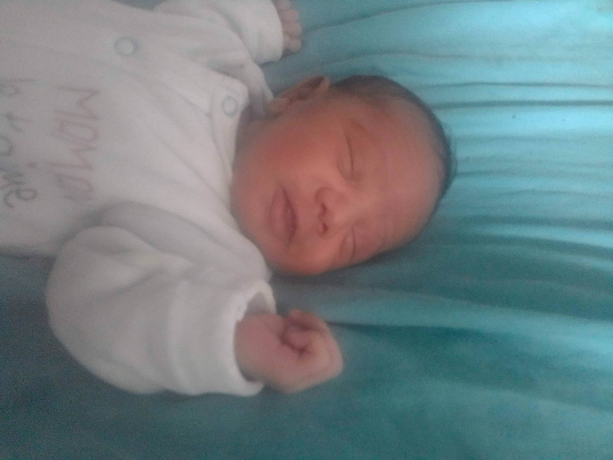 Rohan participe au concours pour gagner de l'argent avec cette photo : baby, baby_sleeping, bed, bed_sheet, bedding, bedtime, blanket, child, comfort, linens, nap, person, room, sleep, toddler