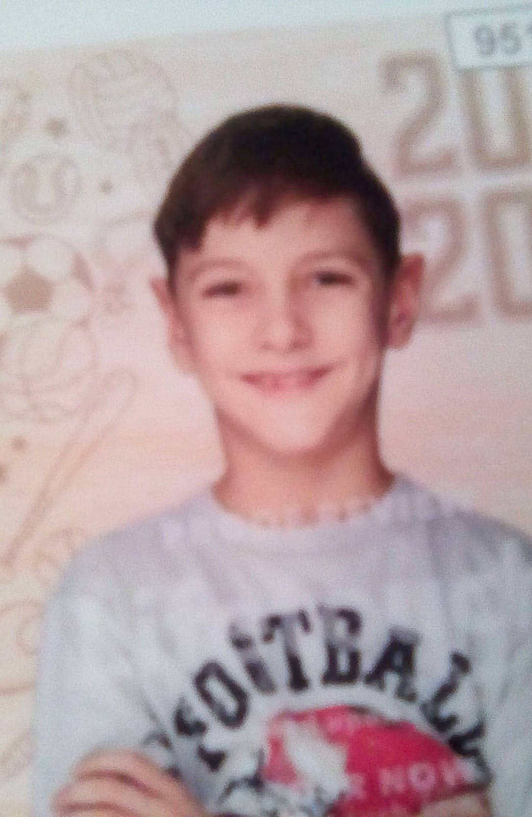 Isaac is registered to the contest to win money with this photo: cheek, chin, cool, eyebrow, eyelash, face, facial_expression, forehead, gesture, hair, hairstyle, happy, jaw, joy, lip, mouth, neck, nose, person, skin