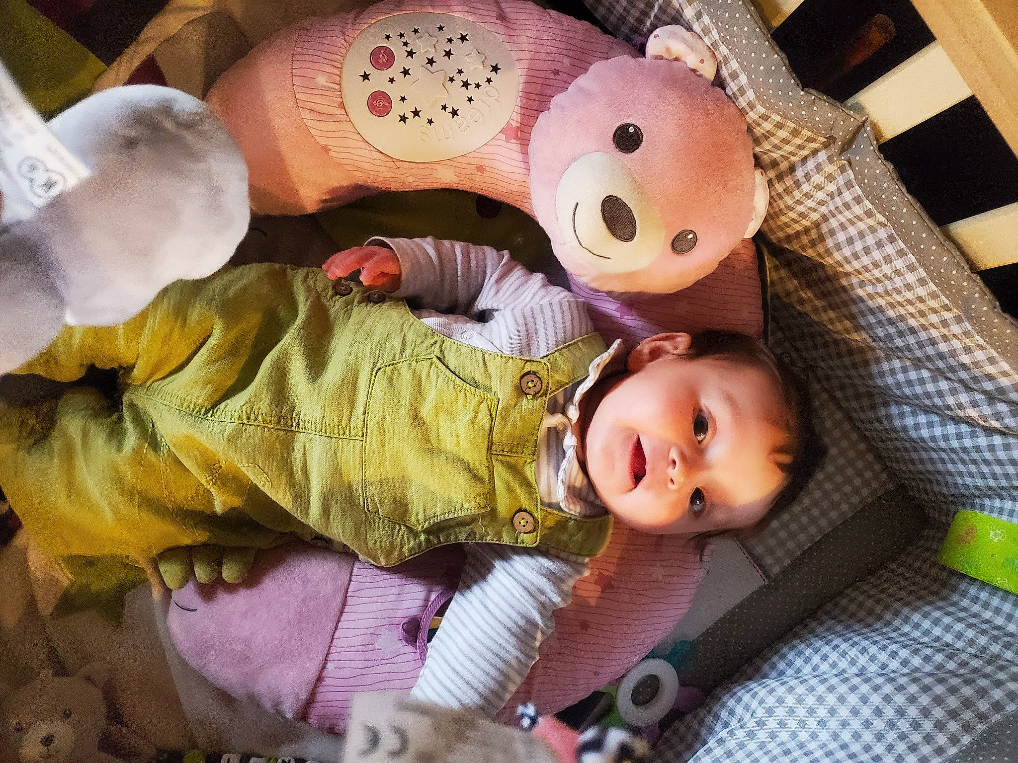 Lena participe au concours pour gagner de l'argent avec cette photo : art, baby, baby_products, baby_toddler_clothing, baby_toys, cheek, child, comfort, doll, fun, happy, head, person, pink, plush, room, skin, stuffed_toy, toddler, toy