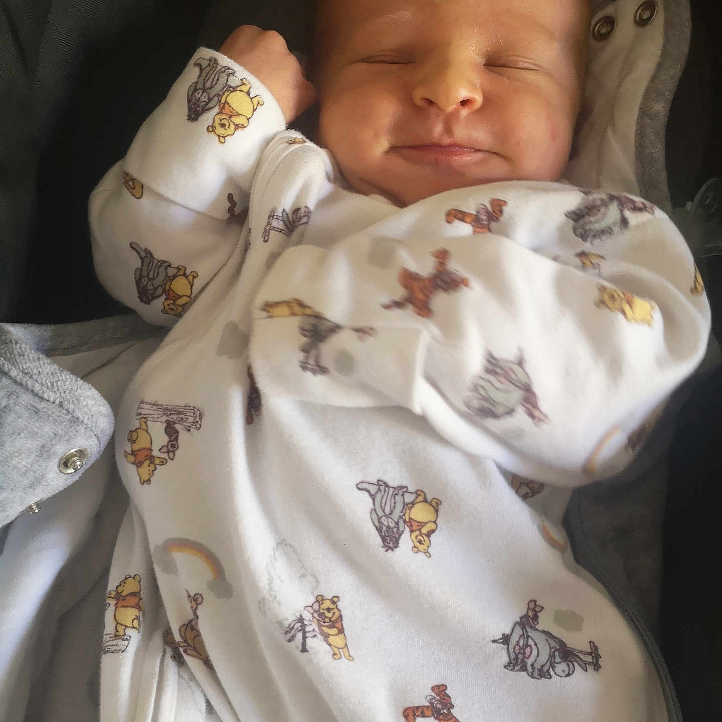 Charly participe au concours pour gagner de l'argent avec cette photo : baby, infant, sleeping, onesie, winnie_the_pooh, clothing, cute, child, newborn, peaceful, soft_lighting, portrait, cozy, fist, sleep, indoors, fabric, pattern, closeup, resting