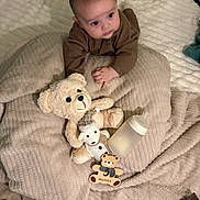 Isaac participe au concours pour gagner de l'argent avec cette photo : baby, teddy_bear, blanket, bottle, milestone_sign, soft_toys, infant, brown_clothing, cozy, cute, milestone, lying_down, indoor, child, plush_toy, face, person, comfort, warm_colors, milestone_marker