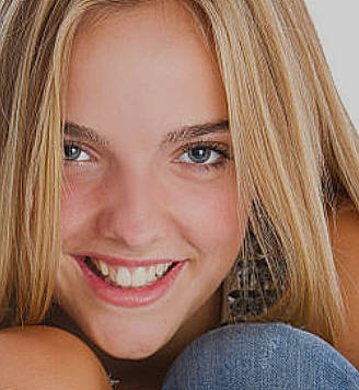 Arayah is registered to the contest to win money with this photo: beauty, blond, brown_hair, cheek, chin, close_up, eyebrow, face, forehead, hair, hairstyle, jaw, joy, layered_hair, lip, mouth, nose, person, skin, smile