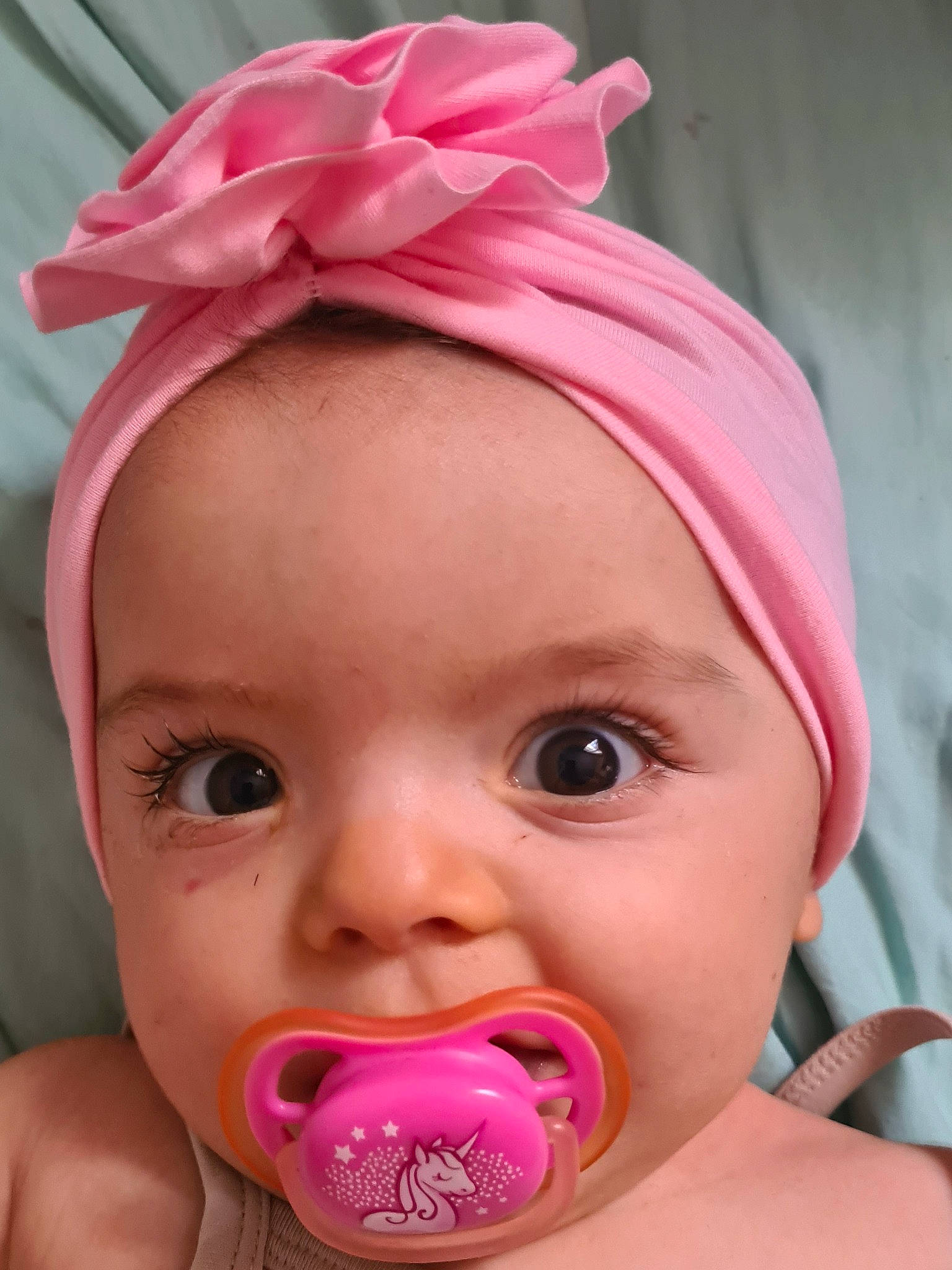 Valentina a rejoint le concours — aidez-le/la à gagner de superbes lots ! baby, cheek, chin, ear, eye, eyebrow, eyelash, hand, happy, head, headgear, headwear, human, human_body, lip, mouth, nose, organ, person, pink