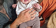 Lexy a rejoint le concours — aidez-le/la à gagner de superbes lots ! baby, child, hat, cowboy_hat, tattoo, hand, adult, clothing, blanket, expression, surprised, indoor, person, face, legs, sitting, fabric, cozy, holding, portrait