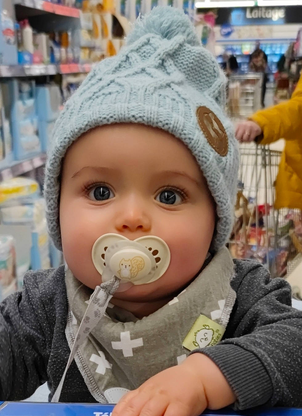 Manoa participe au concours pour gagner de l'argent avec cette photo : baby, cap, cheek, child, clothing, customer, fun, hat, headgear, headwear, jacket, knit_cap, nose, outerwear, person, photograph, product, retail, shelf, skin