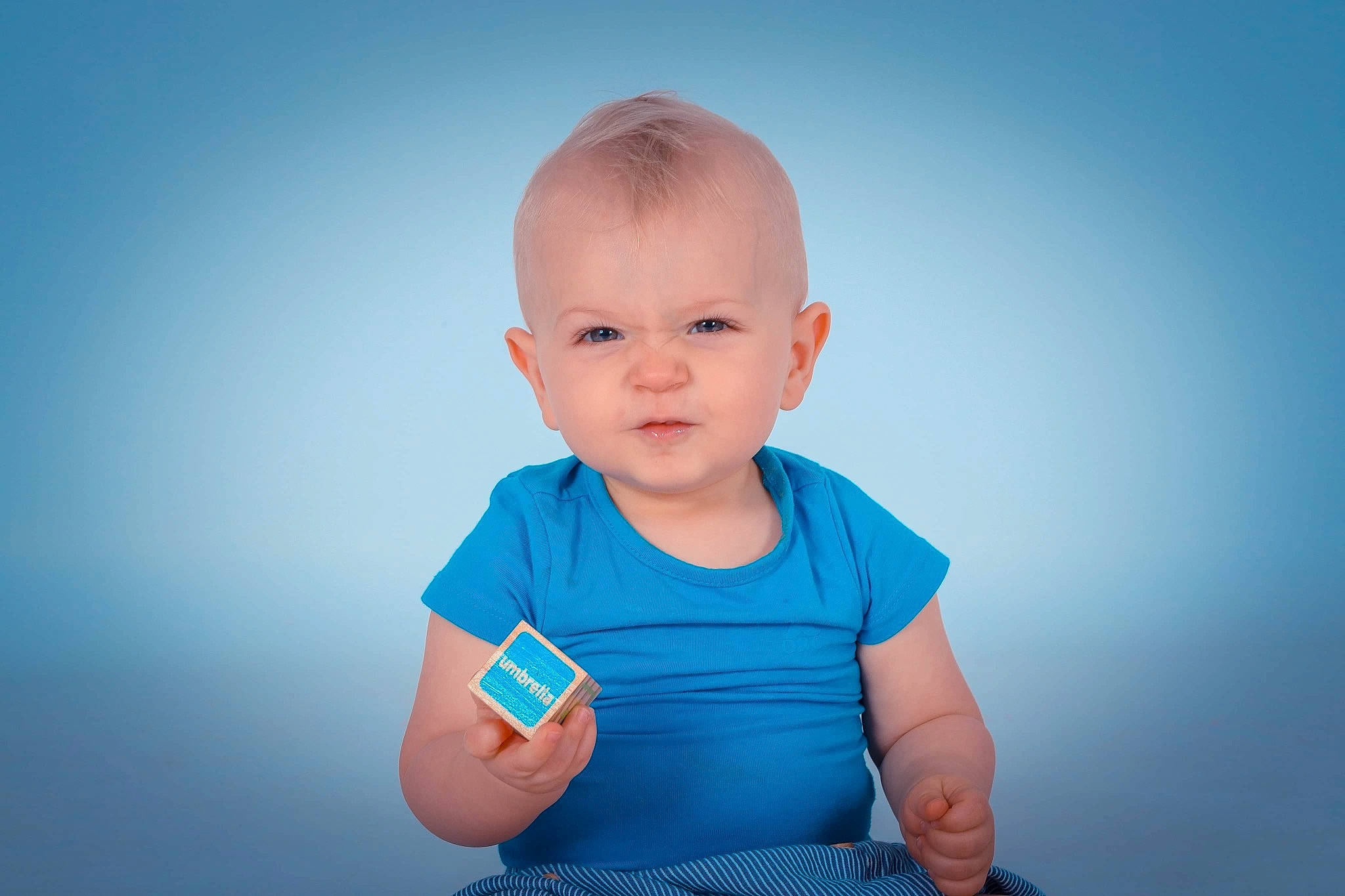 Taïron participe au concours pour gagner de l'argent avec cette photo : azure, baby, blue, child, cloud, finger, happy, head, person, photography, portrait, portrait_photography, product, sitting, skin, standing, stock_photography, toddler, turquoise, vacation
