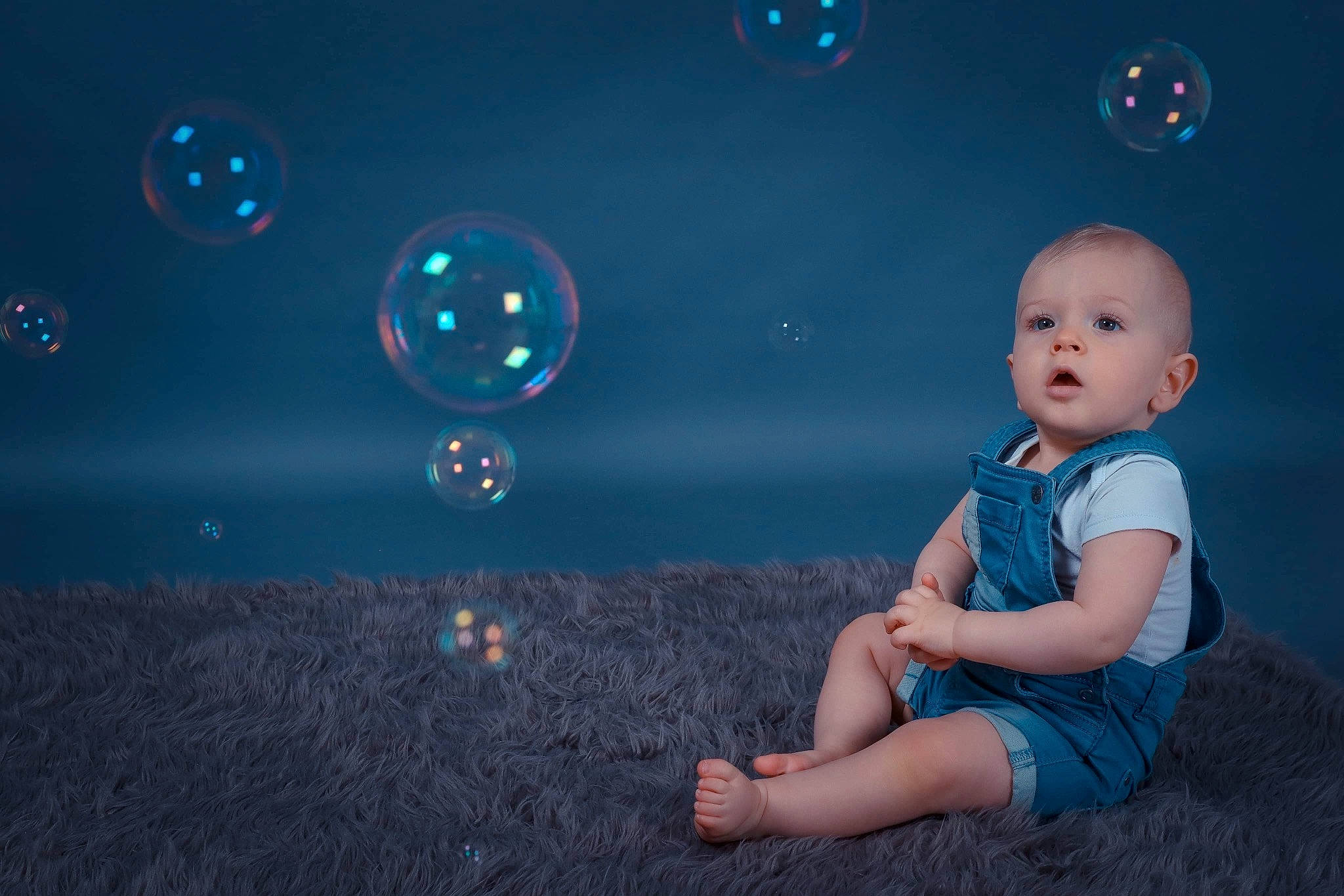 Taïron a rejoint le concours — aidez-le/la à gagner de superbes lots ! atmosphere, baby, blue, child, cloud, eye, flash_photography, fun, night, person, photograph, photography, play, sitting, skin, sky, space, toddler, world