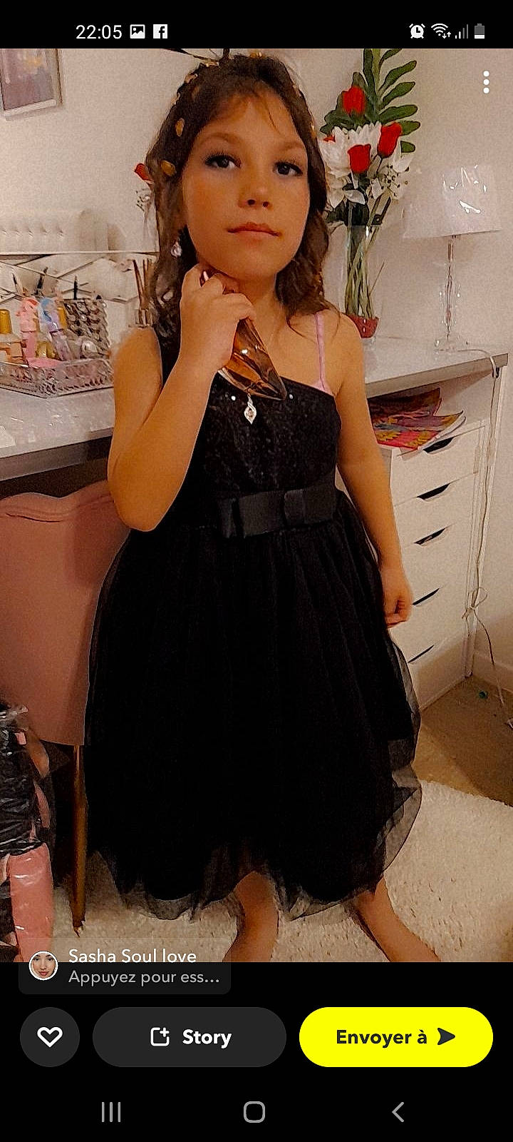 Rose participe au concours pour gagner de l'argent avec cette photo : abdomen, black, cabinetry, day_dress, dress, fashion_design, flash_photography, flooring, formal_wear, human_leg, jewellery, joint, leg, neck, person, shoulder, sleeve, thigh, trunk, waist