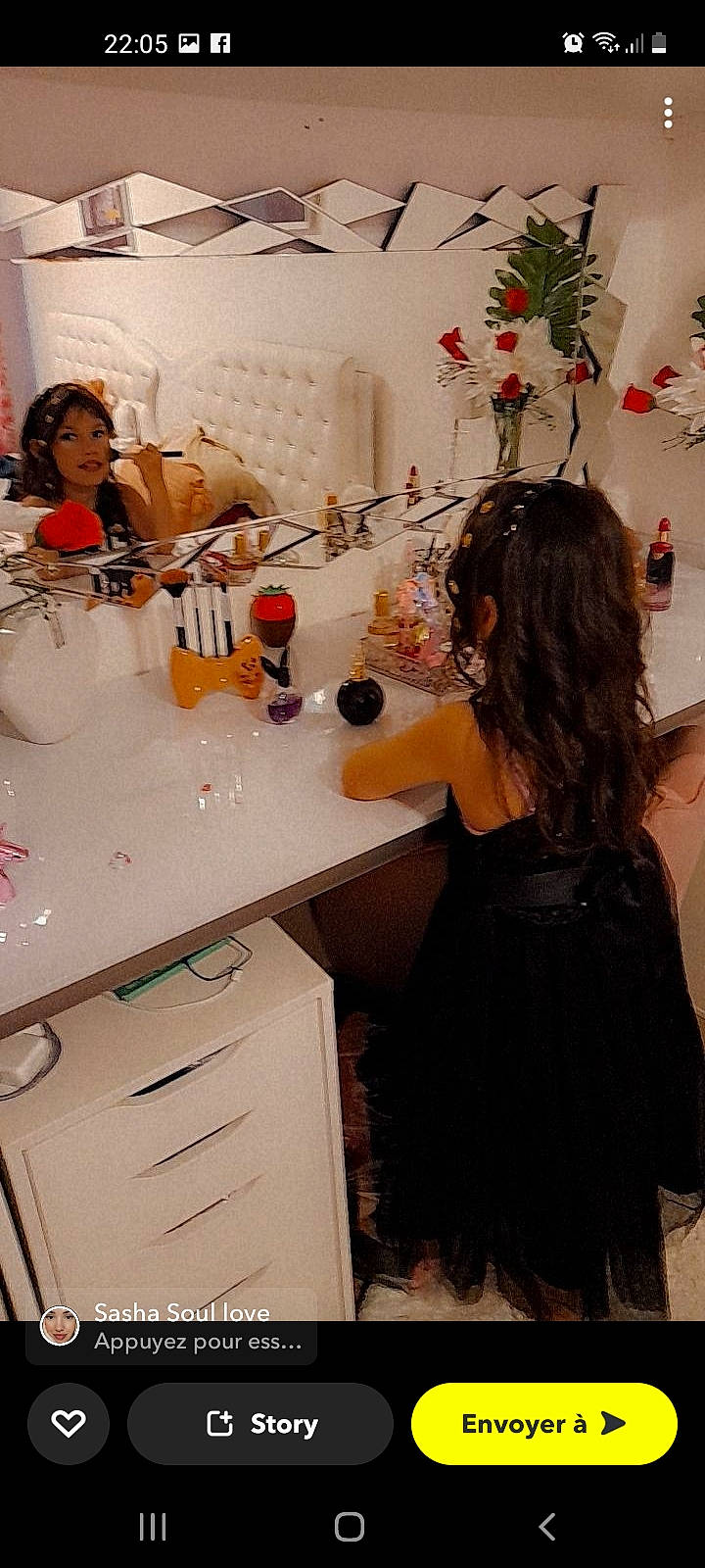 Rose participe au concours pour gagner de l'argent avec cette photo : beauty, cabinetry, cooking, design, drawer, event, eyewear, fashion, fashion_design, flower_arranging, kitchen, orange, people, person, photograph, plant, room, snapshot, tableware, textile