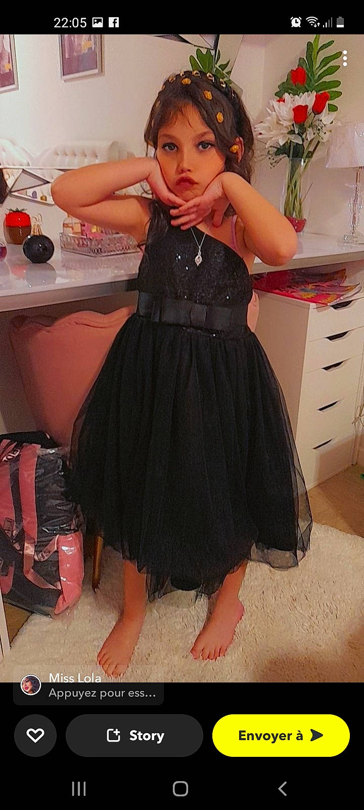 Rose a rejoint le concours — aidez-le/la à gagner de superbes lots ! black_hair, cabinetry, cocktail_dress, day_dress, drawer, dress, fashion_design, flooring, formal_wear, happy, human_leg, jewellery, joint, kitchen_appliance, long_hair, one_piece_garment, person, tableware, thigh, vintage_clothing