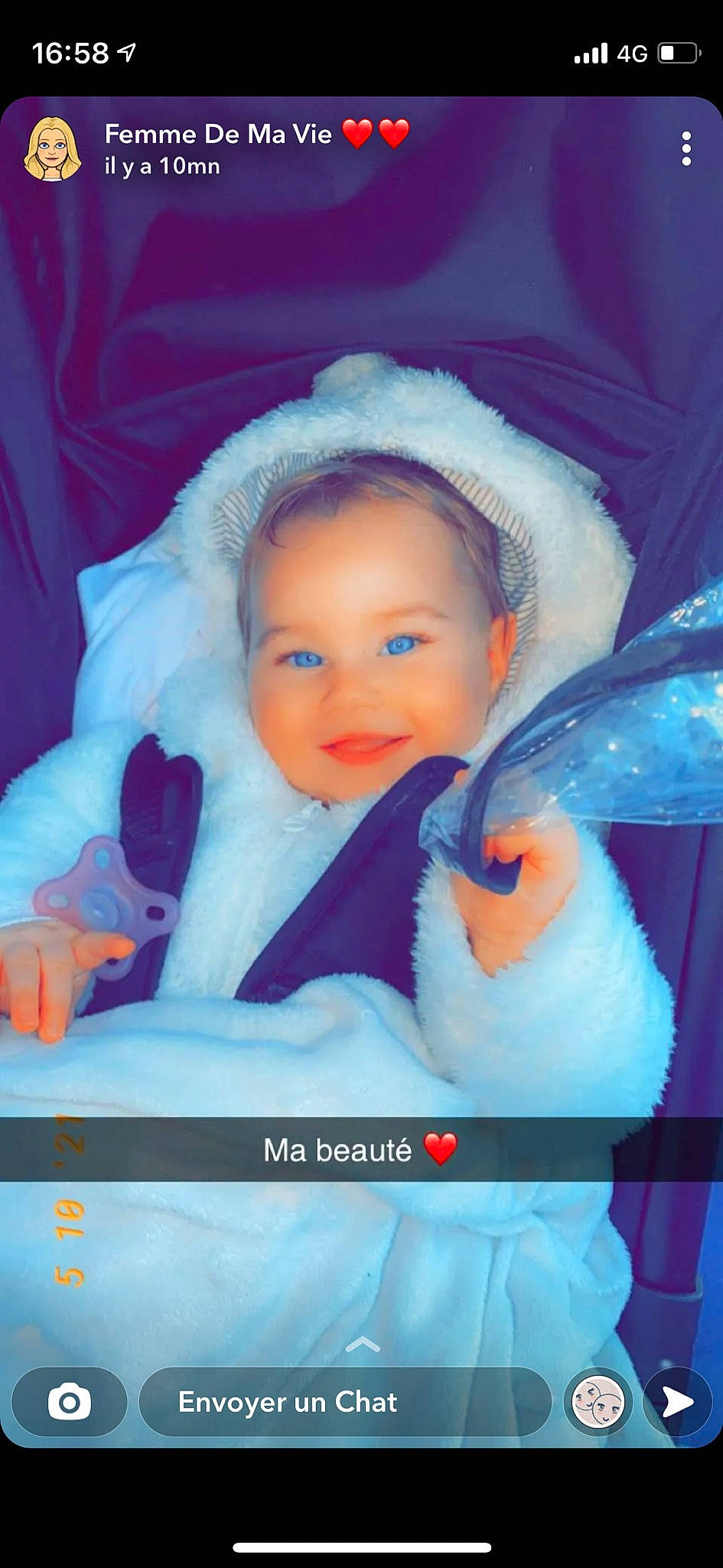 Sïana participe au concours pour gagner de l'argent avec cette photo : azure, baby, baby_carriage, baby_products, baby_safety, car_seat, cheek, child, electric_blue, eyebrow, fictional_character, freezing, fun, happy, iris, person, purple, smile, textile, toddler