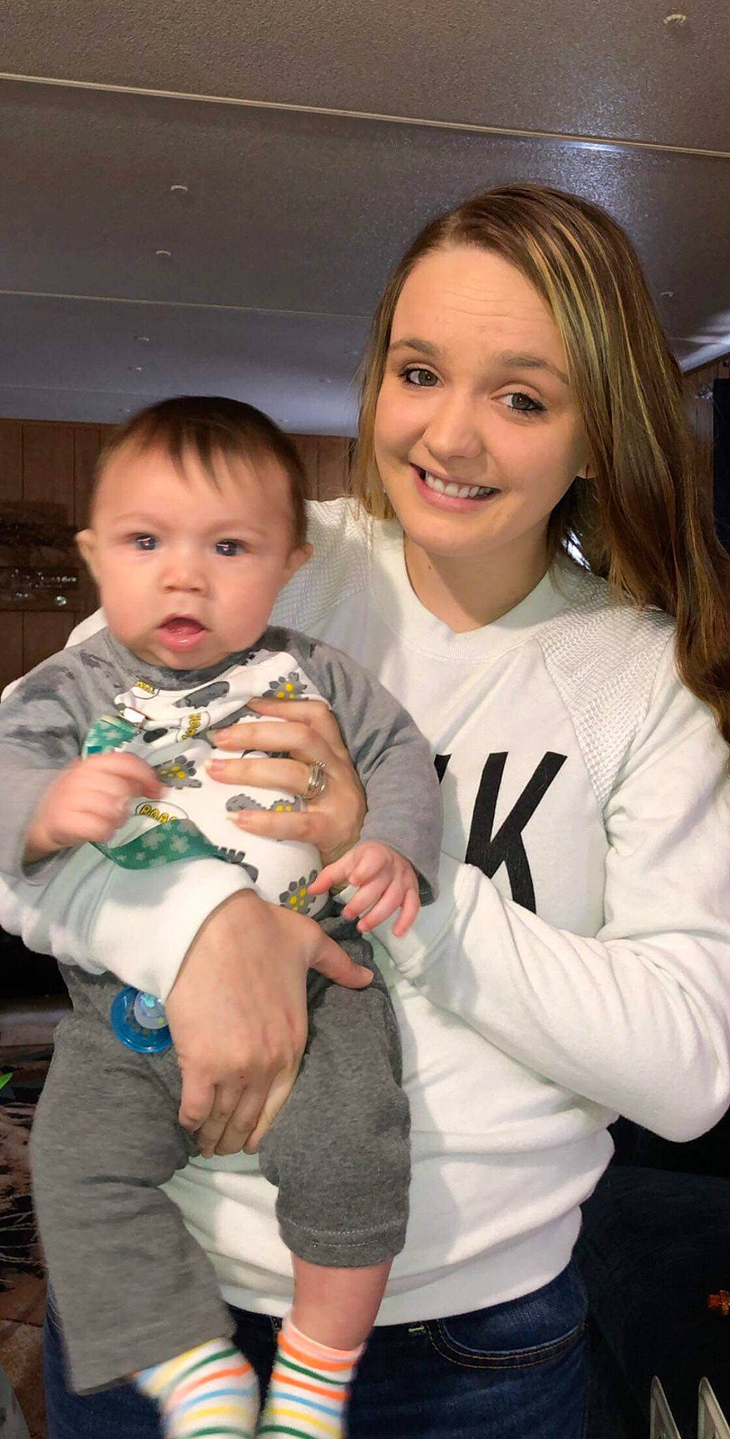 Abel is registered to the contest to win money with this photo: abdomen, child, daughter, day, fun, girl, hair, human_hair_color, infant, iris, joy, mother, people, person, product, sibling, skin, smile, toddler, trunk