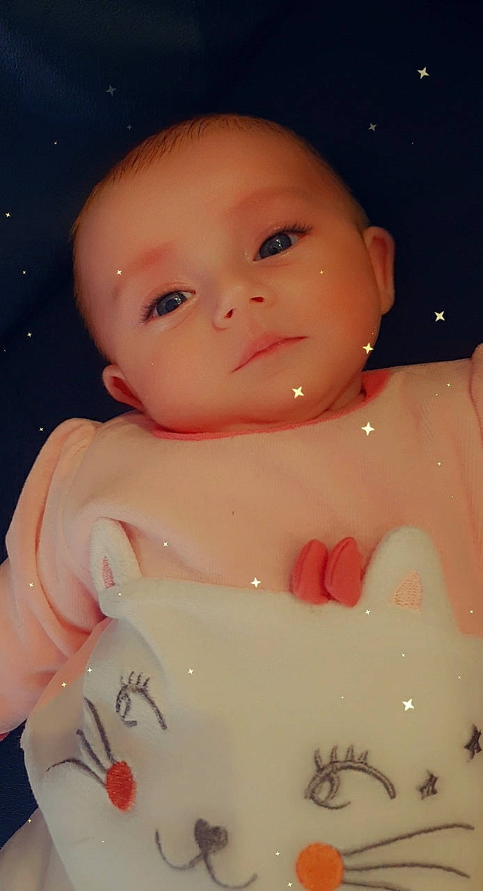 Maëlia a rejoint le concours — aidez-le/la à gagner de superbes lots ! baby_bathing, bathing, ceramic, cheek, chest, child, chin, eyebrow, eyelash, fluid, forehead, iris, lip, liquid, muscle, neck, organ, person, porcelain, skin