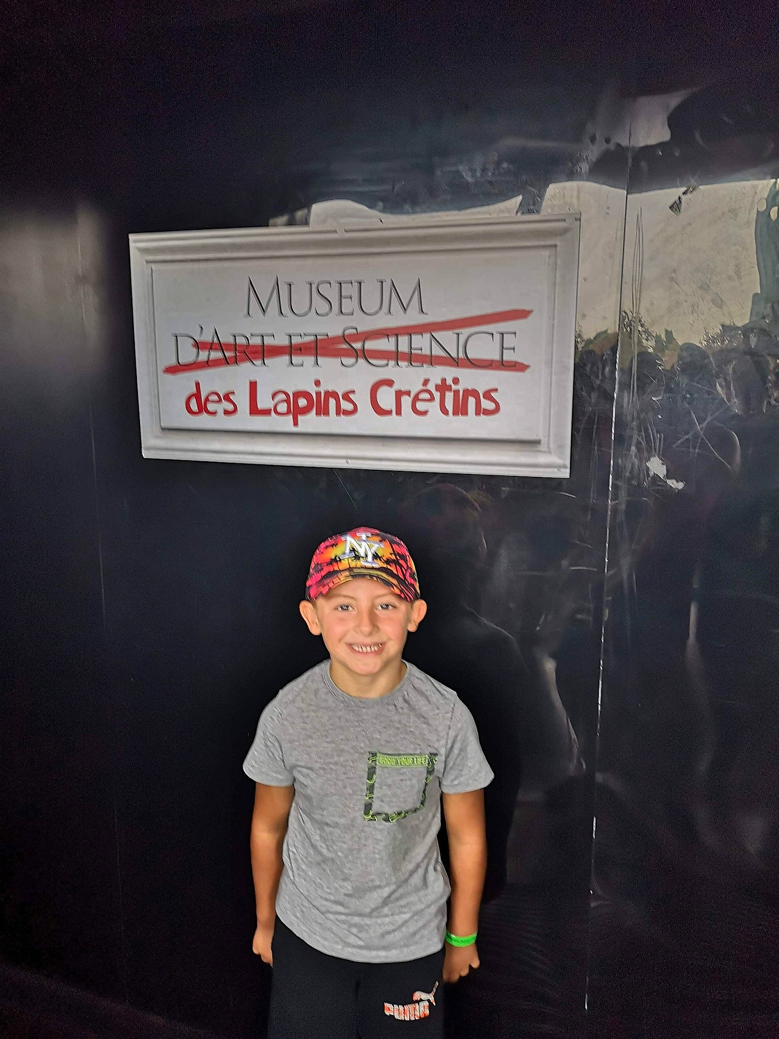 Lohann a rejoint le concours — aidez-le/la à gagner de superbes lots ! active_shirt, handwriting, headwear, joy, person, sweatpant