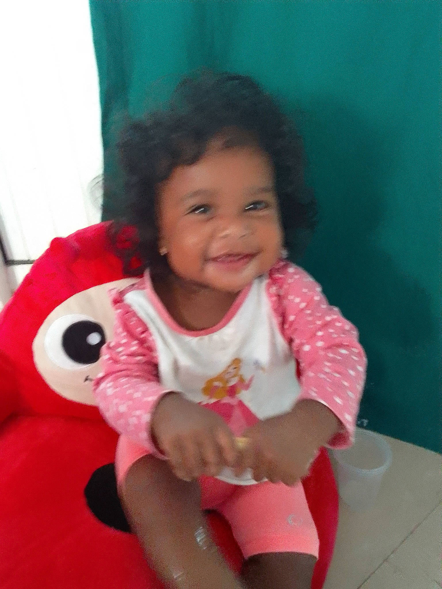 Shanna a rejoint le concours — aidez-le/la à gagner de superbes lots ! baby_toddler_clothing, cheek, eye, face, finger, hair, happy, head, human_body, iris, joy, leg, lip, mouth, nose, person, pink, skin, smile, textile