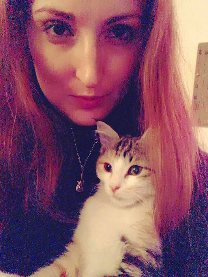 Chanel a rejoint le concours — aidez-le/la à gagner de superbes lots ! carnivore, cat, cheek, cool, ear, eye, eyebrow, eyelash, fawn, felidae, gesture, happy, human_body, iris, jaw, lip, nose, organ, skin, whiskers