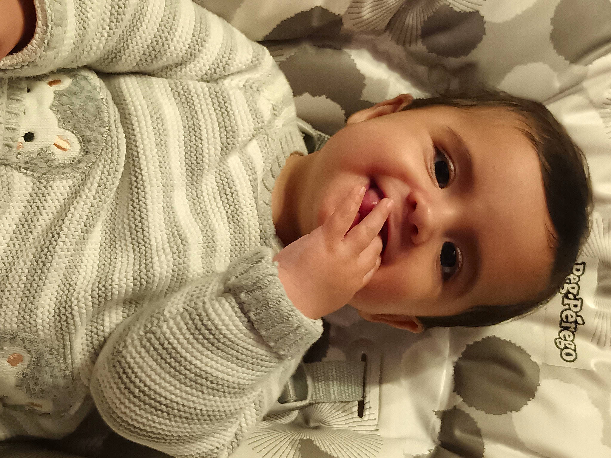 Aya a rejoint le concours — aidez-le/la à gagner de superbes lots ! baby, cheek, comfort, dress, eyebrow, eyelash, facial_expression, finger, flash_photography, gesture, happy, iris, lip, mouth, neck, nose, person, skin, sleeve, smile