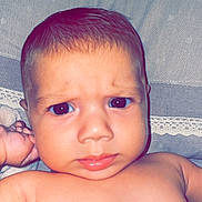 Rubby a rejoint le concours — aidez-le/la à gagner de superbes lots ! baby, child, face, expression, skin, head, eyes, mouth, arm, shoulder, background, fabric, lace, portrait, closeup, person, indoors, cute, infant, young