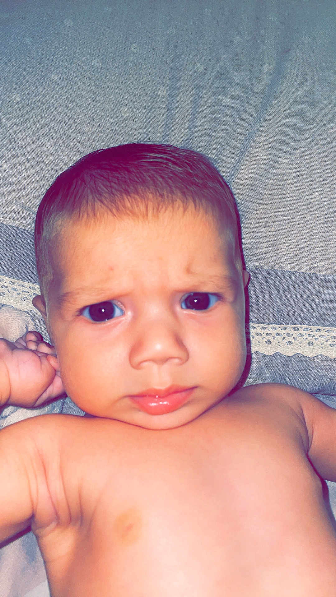 Rubby a rejoint le concours — aidez-le/la à gagner de superbes lots ! baby, child, face, expression, skin, head, eyes, mouth, arm, shoulder, background, fabric, lace, portrait, closeup, person, indoors, cute, infant, young