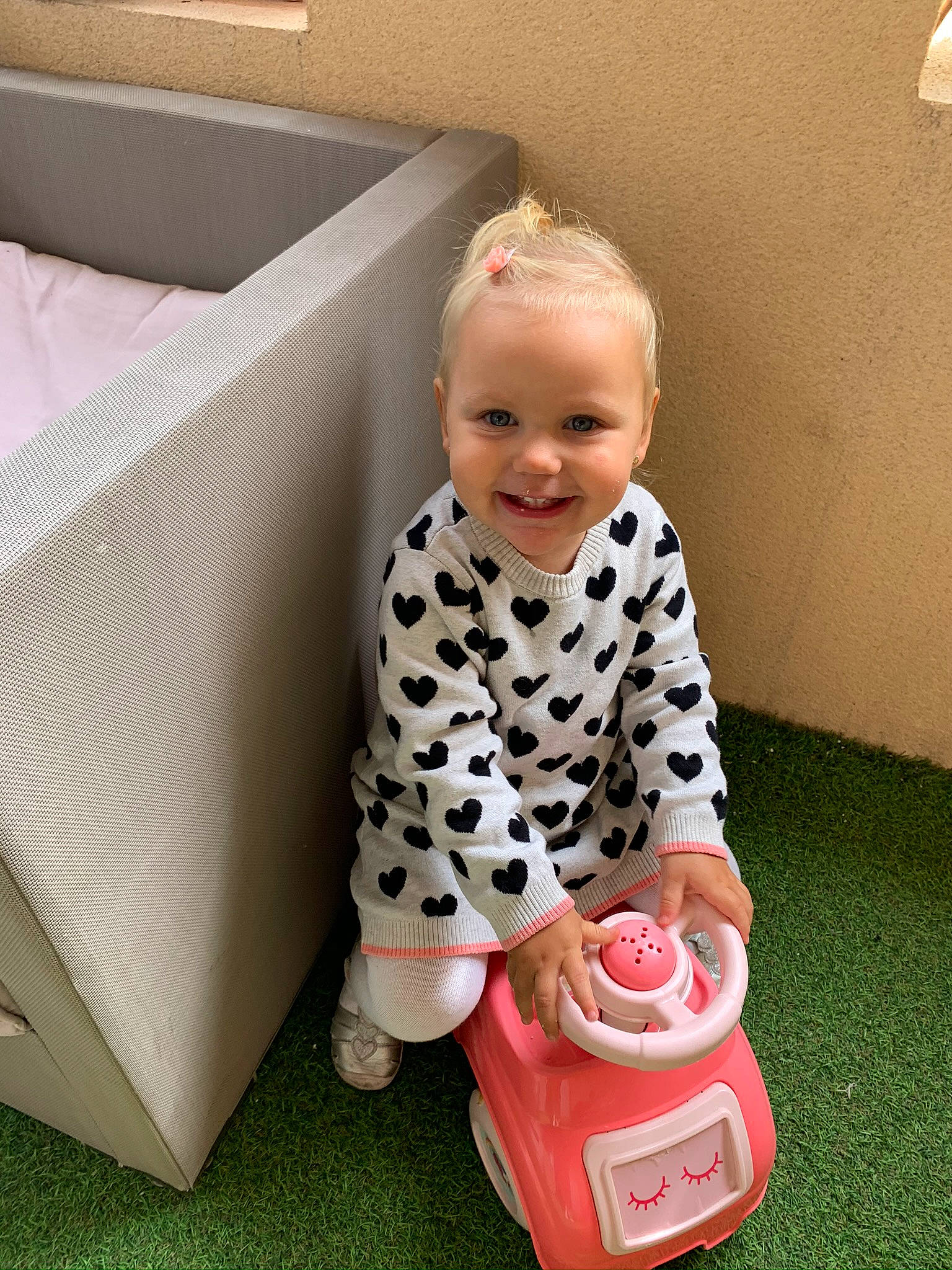 Giulia a rejoint le concours — aidez-le/la à gagner de superbes lots ! baby, baby_products, baby_safety, child, joy, person, play, product, toddler