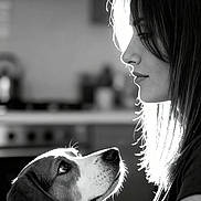 Boby participe au concours pour gagner de l'argent avec cette photo : affection, animal, backlighting, black_and_white, calm, closeup, cute, dog, expression, face, hair, human, indoor, intimate, looking, love, pet, portrait, profile, woman