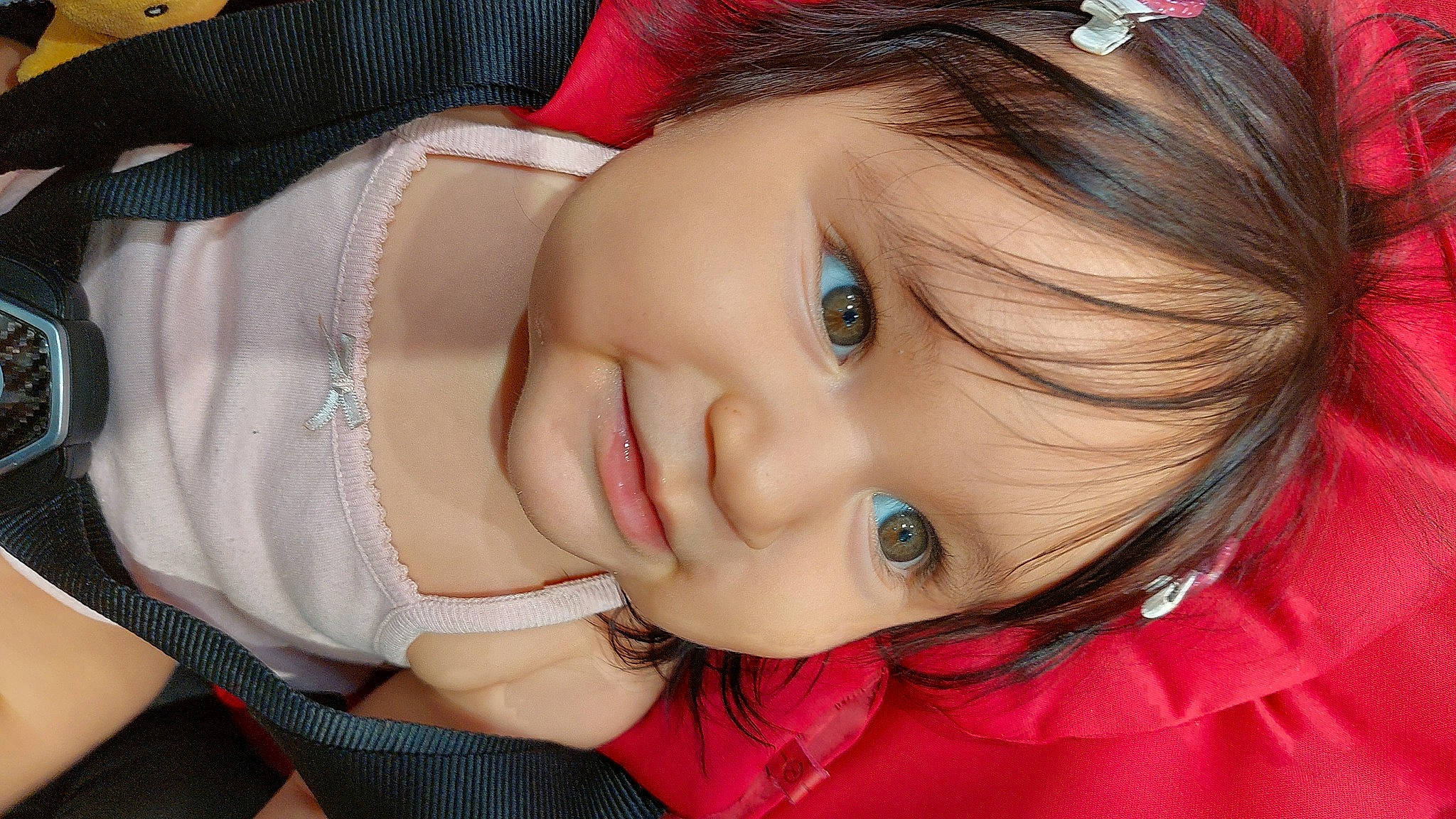 Anaïa a rejoint le concours — aidez-le/la à gagner de superbes lots ! baby, baby_toddler_clothing, cheek, child, close_up, eyelash, grass, hair, happy, headgear, iris, lip, mouth, nose, organ, person, pink, skin, smile, toddler