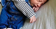 Noah a rejoint le concours — aidez-le/la à gagner de superbes lots ! newborn, baby, sleeping, denim_overalls, striped_shirt, plush_toy, bunny, soft_blanket, infant, cute, peaceful, child, portrait, indoors, cozy, white_socks, resting, closeup, small_hands, toddler