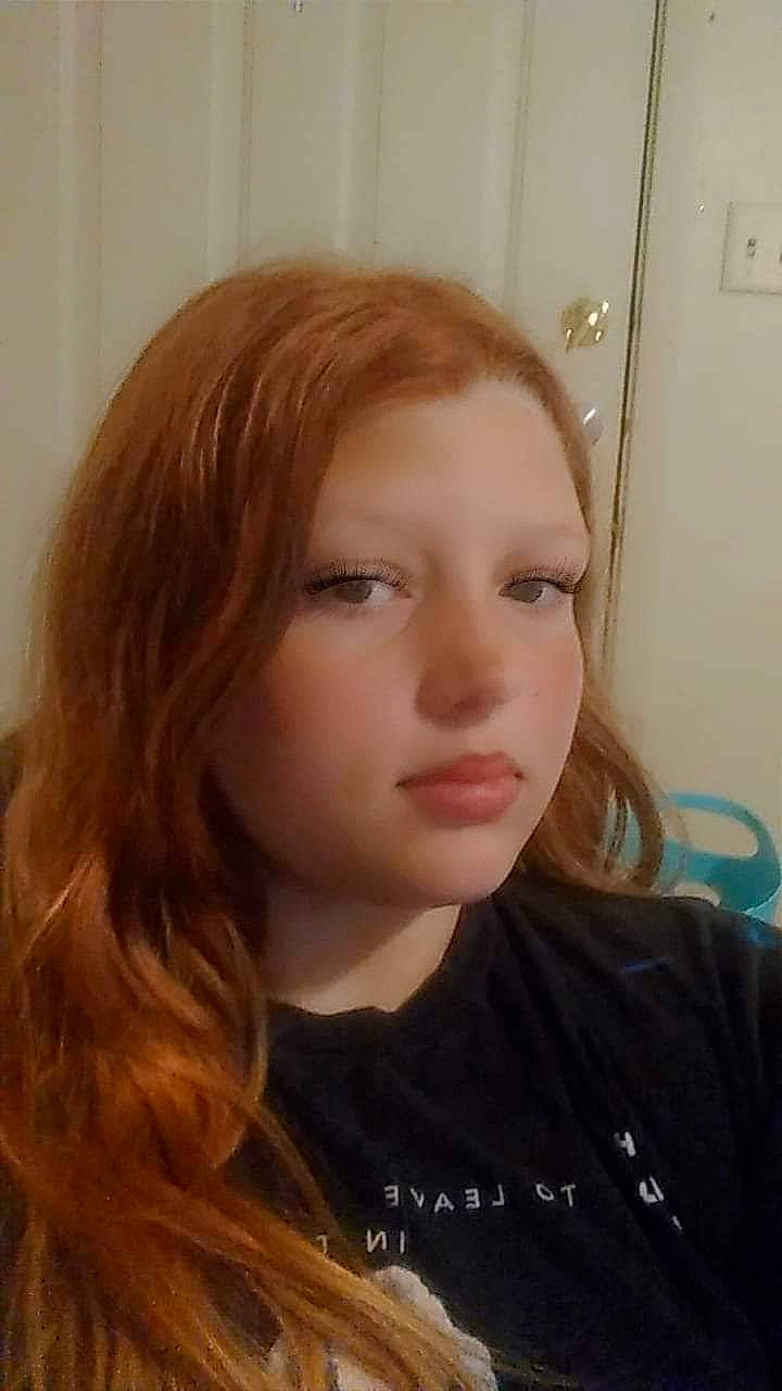 Teresa is registered to the contest to win money with this photo: bangs, brown_hair, cheek, chin, eyebrow, eyelash, feathered_hair, forehead, hair_coloring, hime_cut, jaw, layered_hair, lip, liver, long_hair, makeover, nose, person, selfie, step_cutting