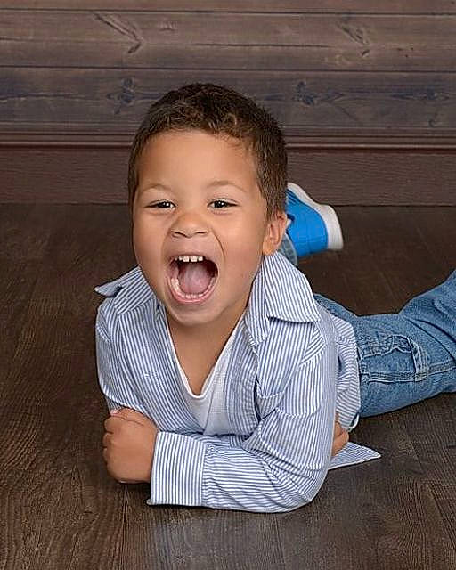 Breon is registered to the contest to win money with this photo: baby, baby_laughing, cheek, child, chin, face, facial_expression, floor, gesture, happy, laugh, mouth, nose, person, sitting, smile, toddler