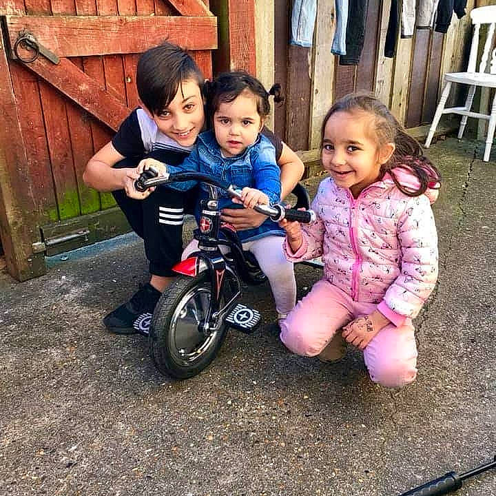 Amalia is registered to the contest to win money with this photo: bicycle, bicycle_frame, bicycle_tire, bicycle_wheel, bicycles_equipment_and_supplies, cool, fun, hand, happy, joy, leg, leisure, people, person, recreation, smile, sneakers, t_shirt, tire, toddler