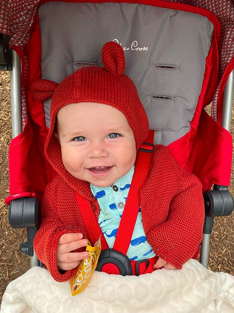 Beauden is registered to the contest to win money with this photo: baby, baby_carriage, baby_products, baby_toddler_clothing, cap, costume_hat, happy, hat, headgear, headwear, human_body, jacket, joy, knit_cap, outerwear, person, skin, smile, textile, toddler
