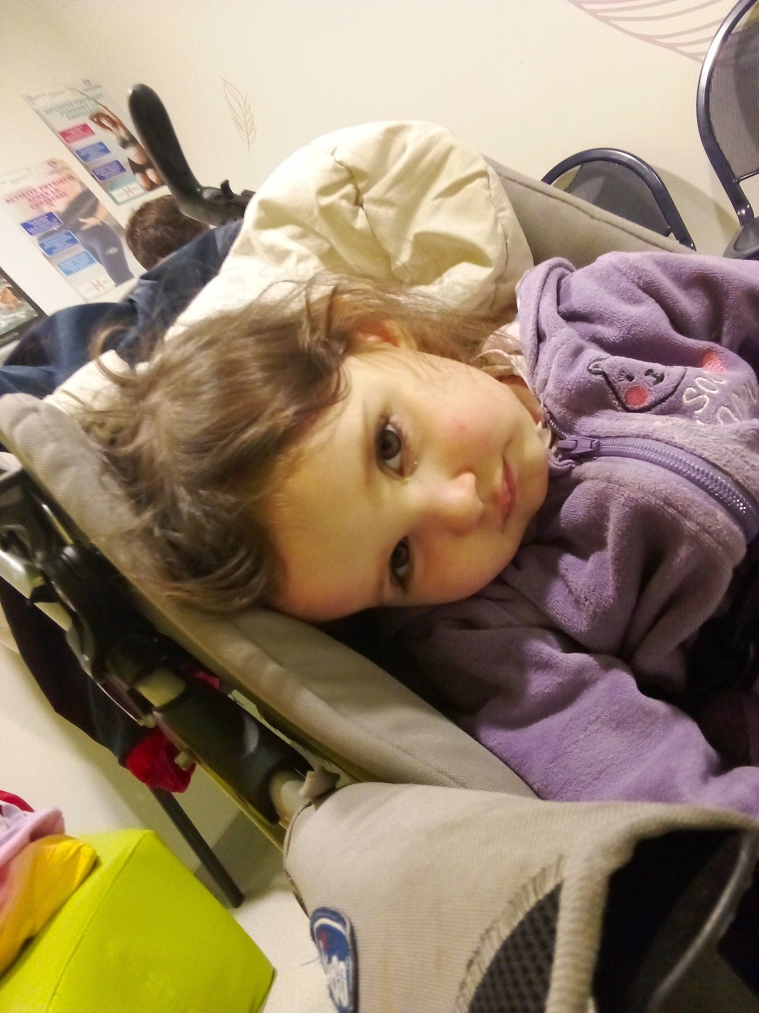 Lena participe au concours pour gagner de l'argent avec cette photo : baby, baby_carriage, baby_products, baby_safety, blond, car_seat, cheek, child, comfort, eyelash, mechanical_fan, nap, people, person, product, room, sitting, skin, sleep, toddler