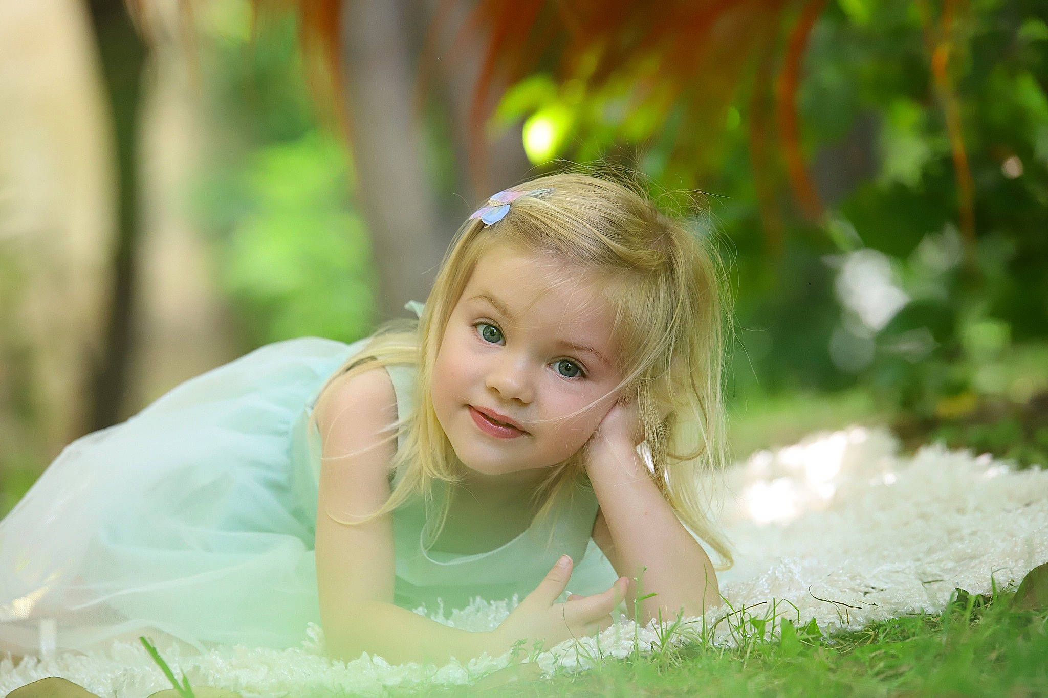 Camille participe au concours pour gagner de l'argent avec cette photo : blond, brown_hair, child, doll, dress, eyelash, fawn, flash_photography, forest, fun, grass, happy, joy, leisure, natural_landscape, people_in_nature, person, plant, toy, tree