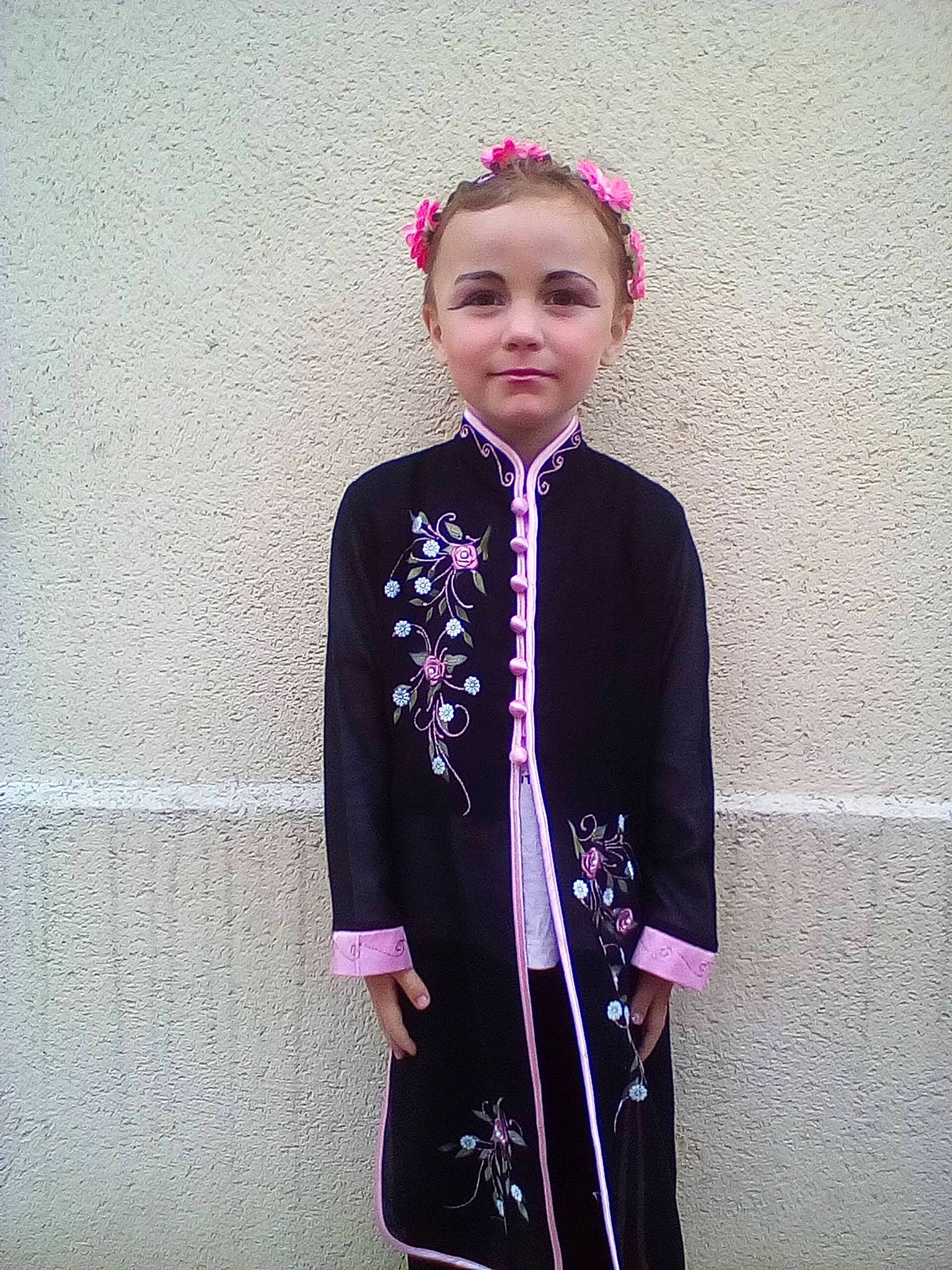 Celia participe au concours pour gagner de l'argent avec cette photo : clothing, costume, dress, formal_wear, magenta, outerwear, person, pink, suit, tradition