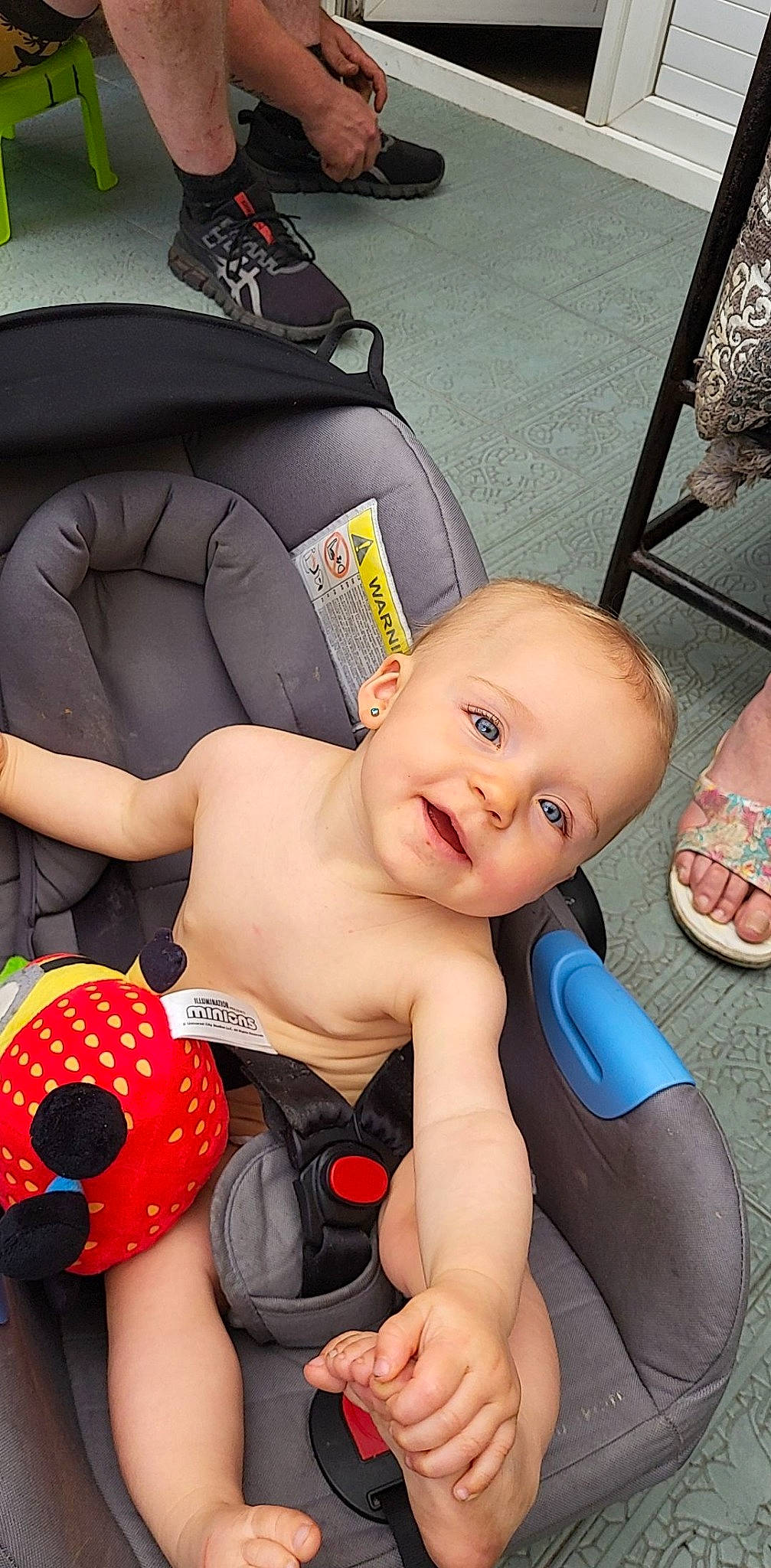 Julia participe au concours pour gagner de l'argent avec cette photo : baby, baby_products, barechested, beauty, chest, child, comfort, fashion_accessory, fun, hairstyle, happy, joint, leisure, mouth, people, person, photograph, smile, thigh, thumb