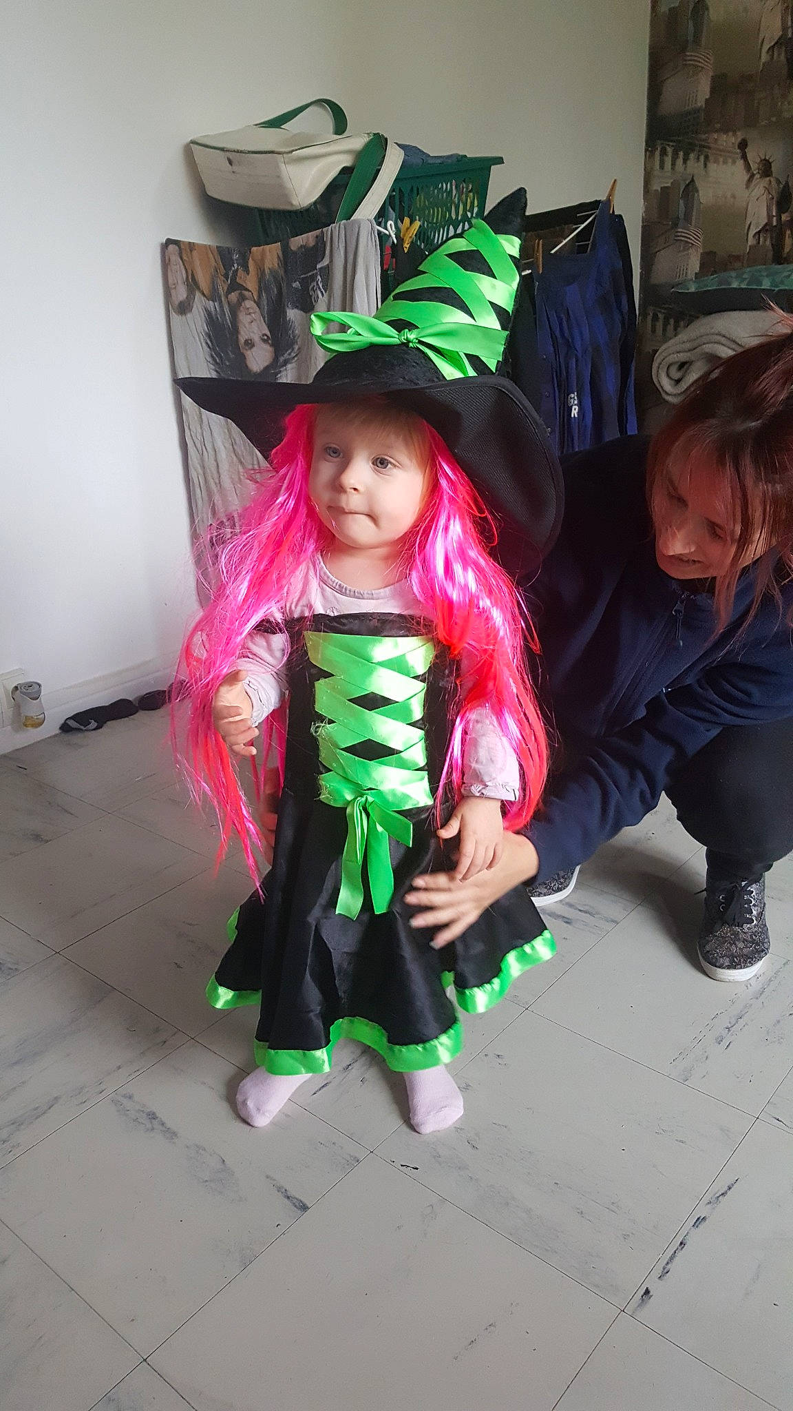 Iliana a rejoint le concours — aidez-le/la à gagner de superbes lots ! child, cosplay, costume, fun, girl, green, person, pink, product