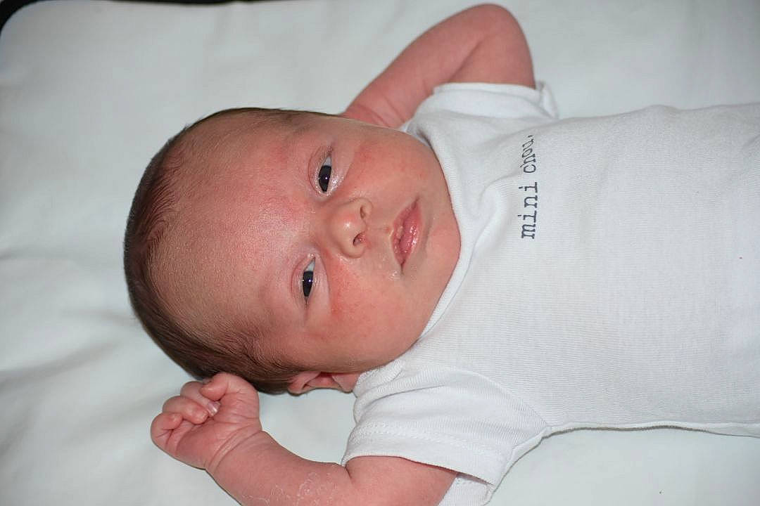 Timéo participe au concours pour gagner de l'argent avec cette photo : baby, bedtime, cheek, child, chin, ear, eye, face, hand, head, lip, mouth, nose, person, skin, sleep, toddler