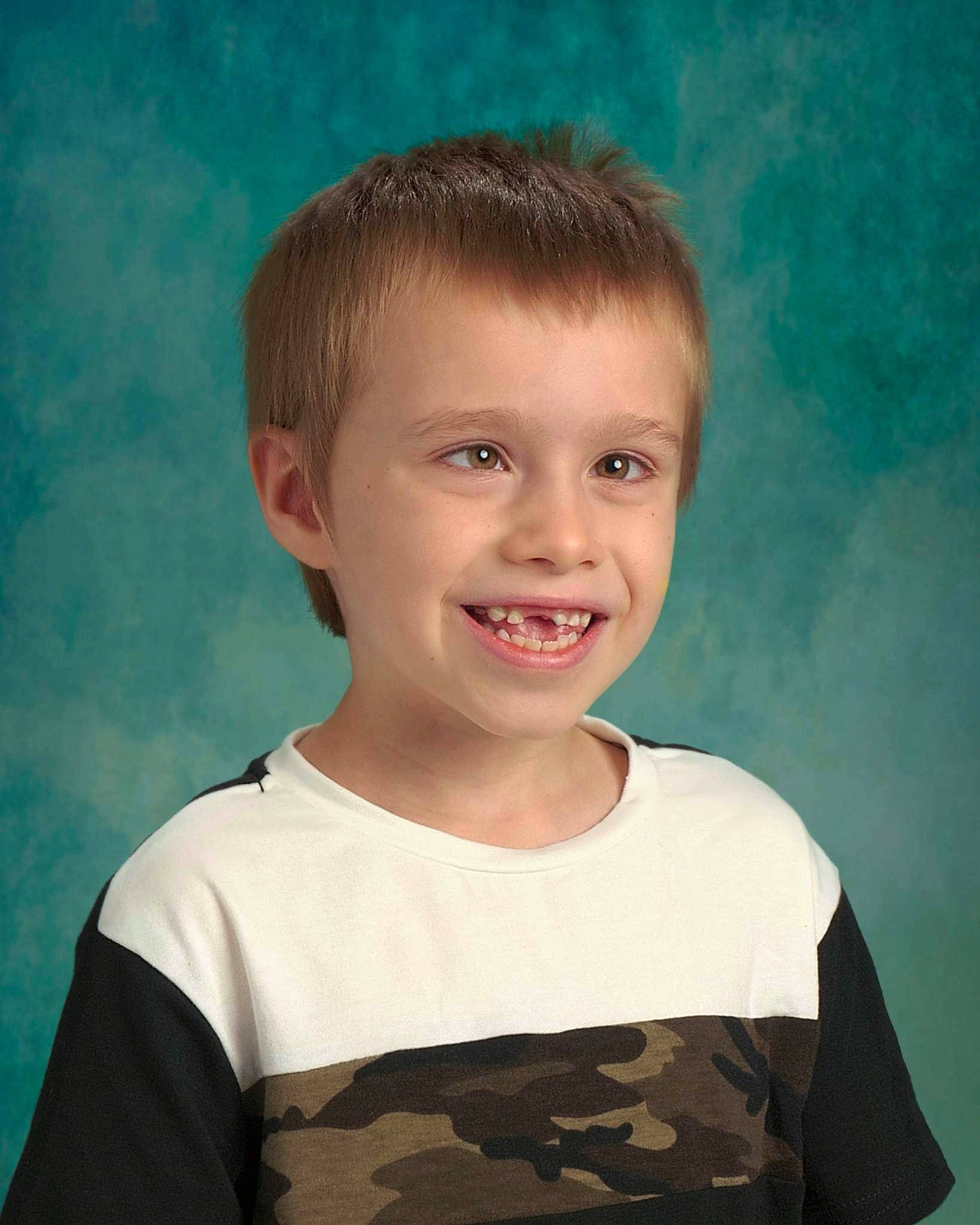 Jayce is registered to the contest to win money with this photo: cheek, chin, eye, eyebrow, face, facial_expression, flash_photography, forehead, hairstyle, head, human, jaw, joy, lip, neck, nose, person, shoulder, skin, sleeve